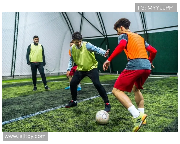 足球明星独特捏脚姿势揭秘助力他们在赛场上的表现与魅力