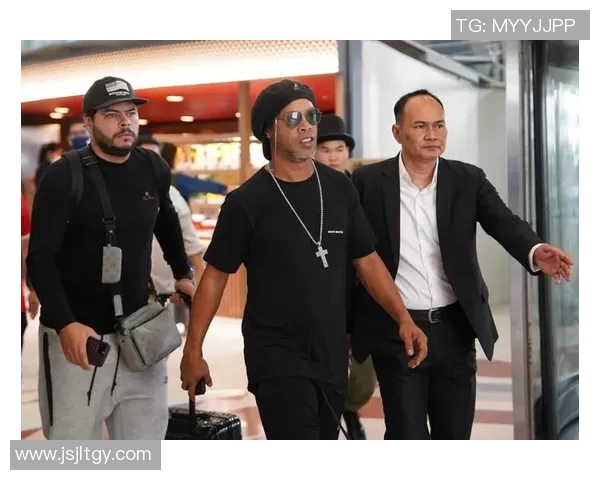 夜店偶遇足球明星的精彩瞬间引发热议网友纷纷围观分享视频回顾