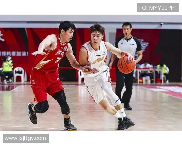 成都羽毛球队以76分领跑精英赛积分榜展现强劲实力